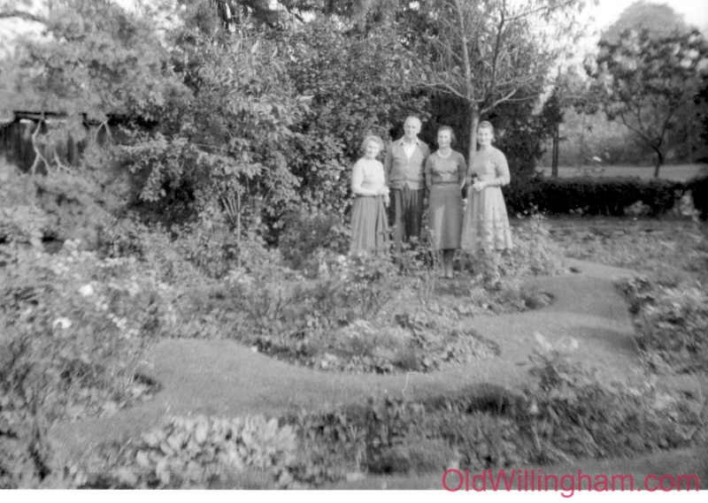 October-1958-garden-of-31-High-Street-Willingham