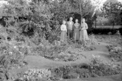 October-1958-garden-of-31-High-Street-Willingham