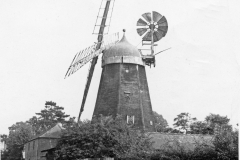 Willingham-Windmill-at-Station-Road-c.-1930-40-demolished-1940